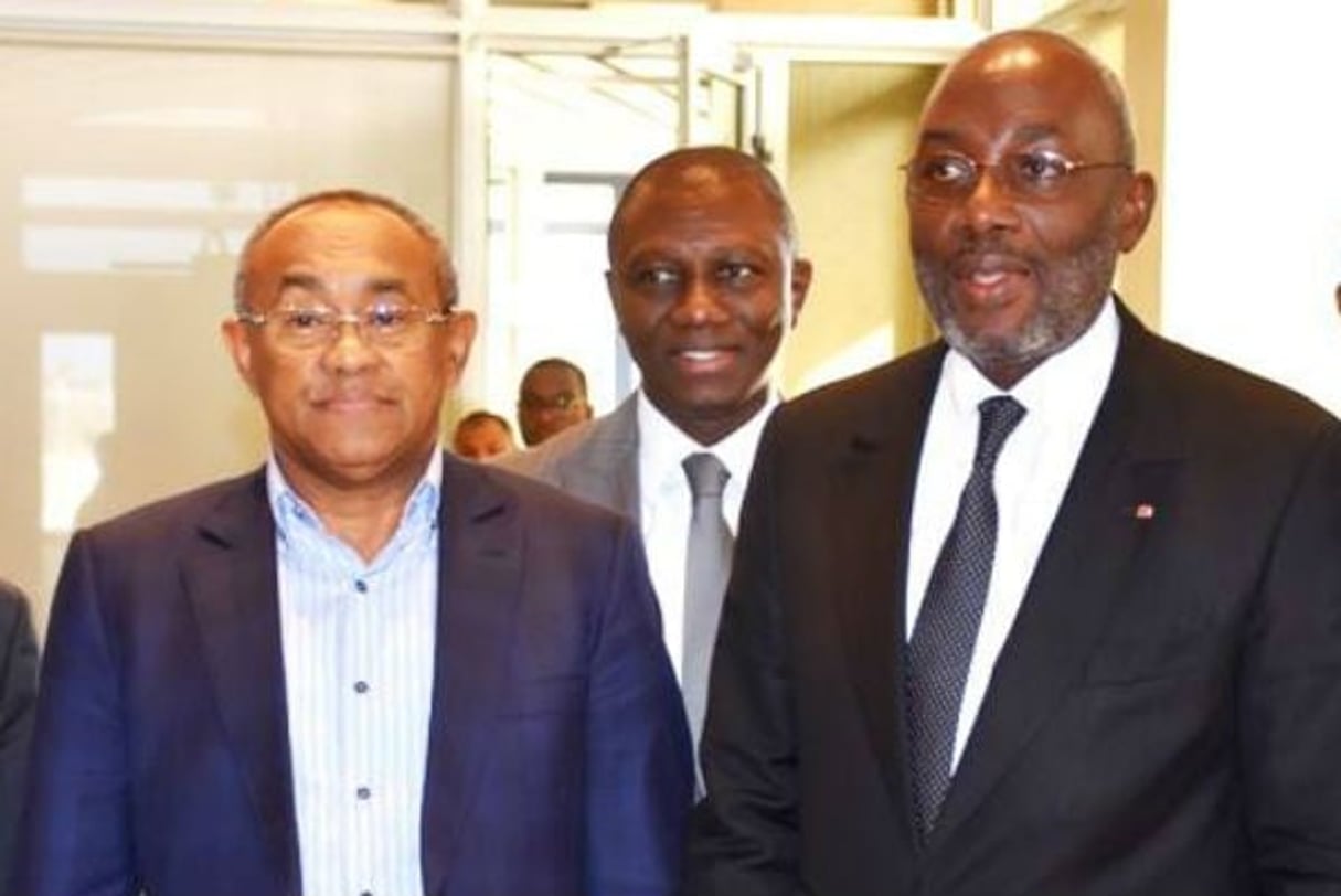 Augustin Sidy Diallo (à droite), président de la Fédération ivoirienne de football, lors de la visite à Abidjan d’Ahmad Ahmad, président de la CAF, fin décembre 2017.