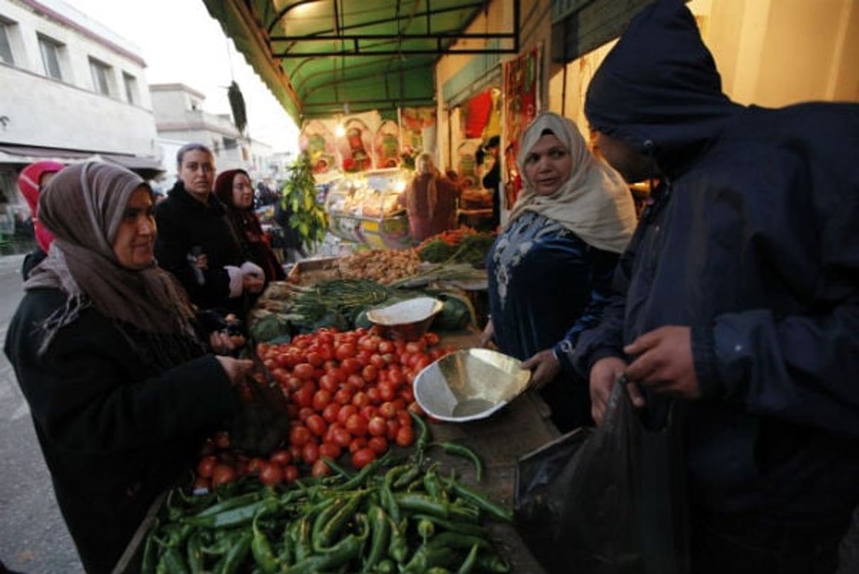 Dans une rue commerçante de Tunis, en 2012. © Ons ABID pour Jeune Afrique