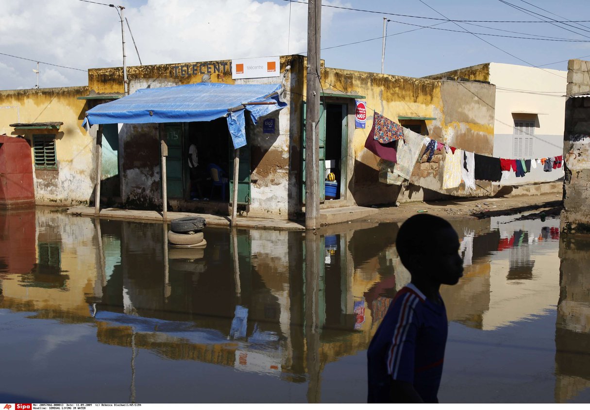 Les inondations au Sénégal, en 2009. © Rebecca Blackwell/AP/SIPA