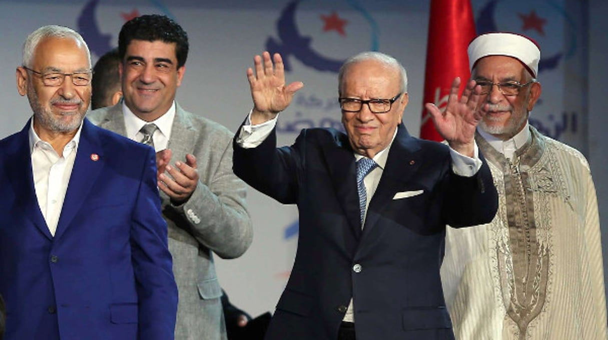 Le président tunisien, Béji Caid Essebsi, et le patron du parti islamiste, Ennahda, Rached Ghannouchi, le  20 mai 2016. © Hassene Dridi/AP/SIPA