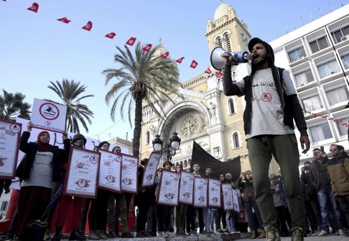 Les familles des victimes de la révolution tunisienne ont manifesté dans les rues de Tunis , le 13 janvier 2018. © Hassene Dridi/AP/SIPA