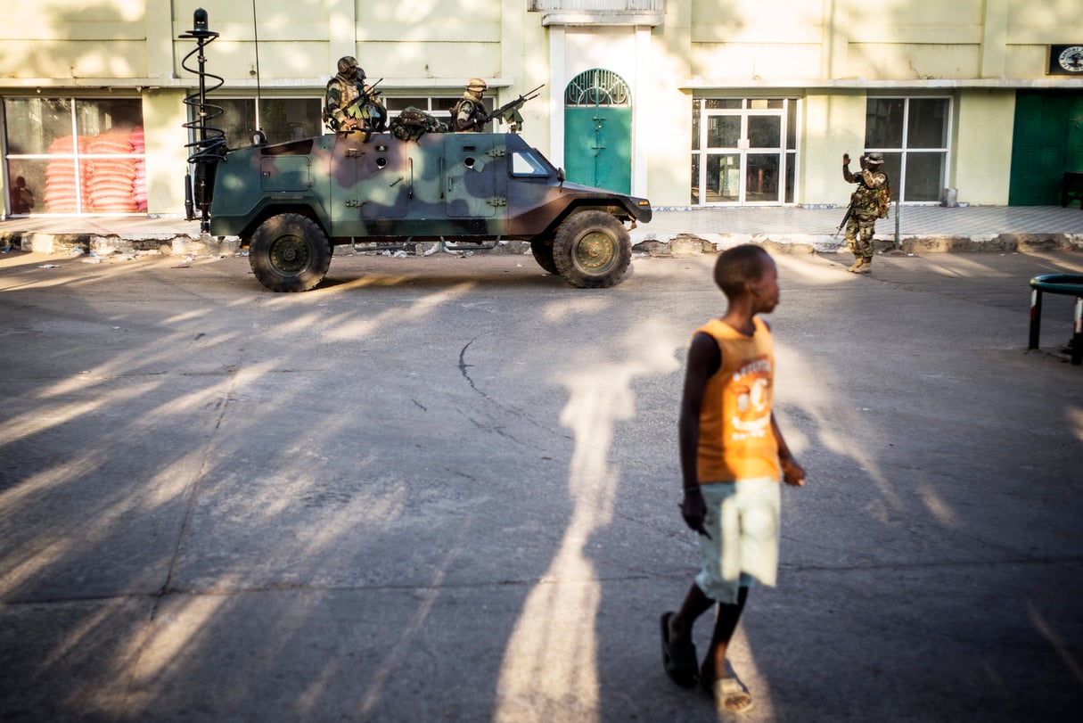 À Banjul, le palais présidentiel et ses alentours sont surveillés par les troupes sénégalaises de la Cedeao. &copy; Sylvain Cherkaoui pour JA