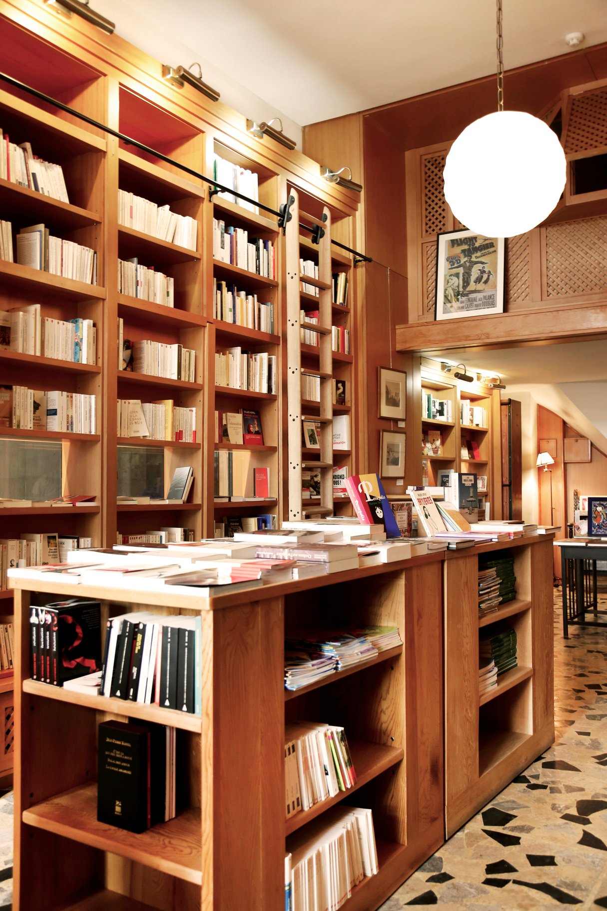 librairie des colonnes, tanger &copy; Hicham Gardaf pour JA