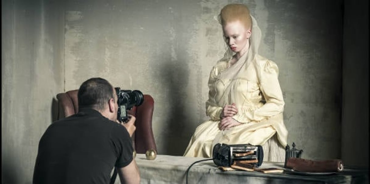 Le mannequin Thando Hopa pose pour le Calendrier Pirelli 2018. © Courtesy of Pirelli/Tim Walker