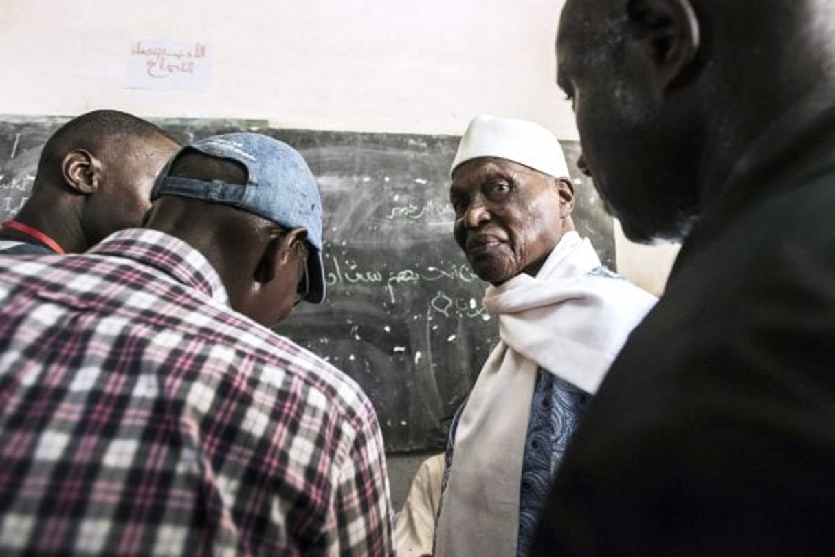 Abdoulaye Wade dans un bureau de vote de Dakar lors des élections législatives, en juillet 2017. © Xaume Olleros/Bloomberg via Getty Images