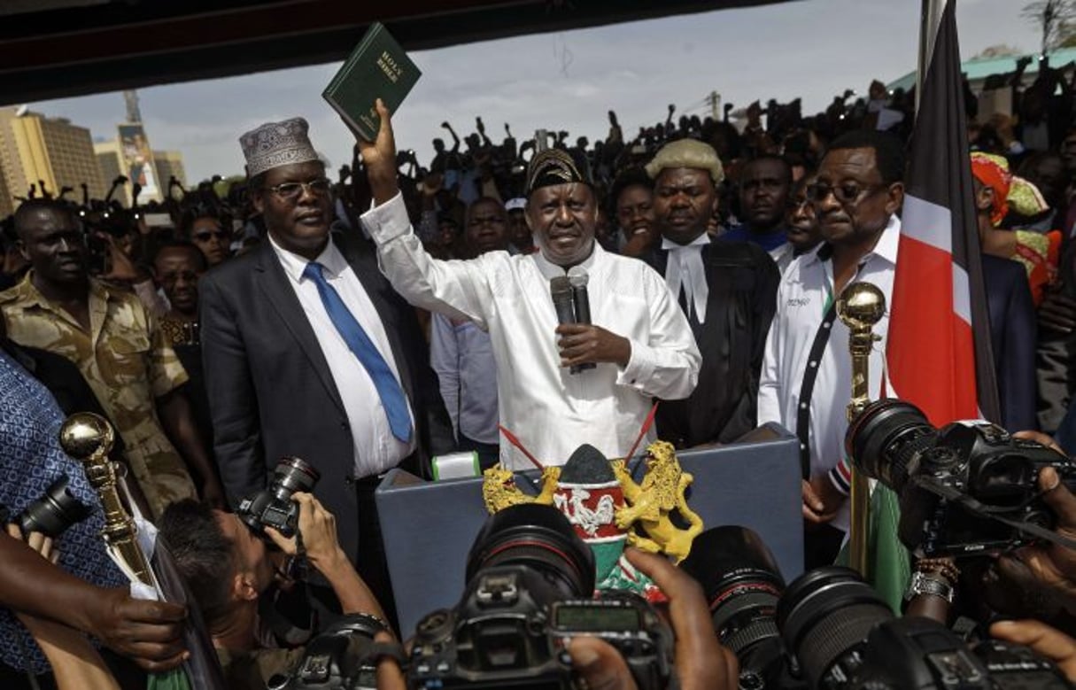 Raila Odinga lors de sa prestation de serment symbolique le 30 janvier dans un parc de Nairobi. © Ben Curtis/AP/SIPA