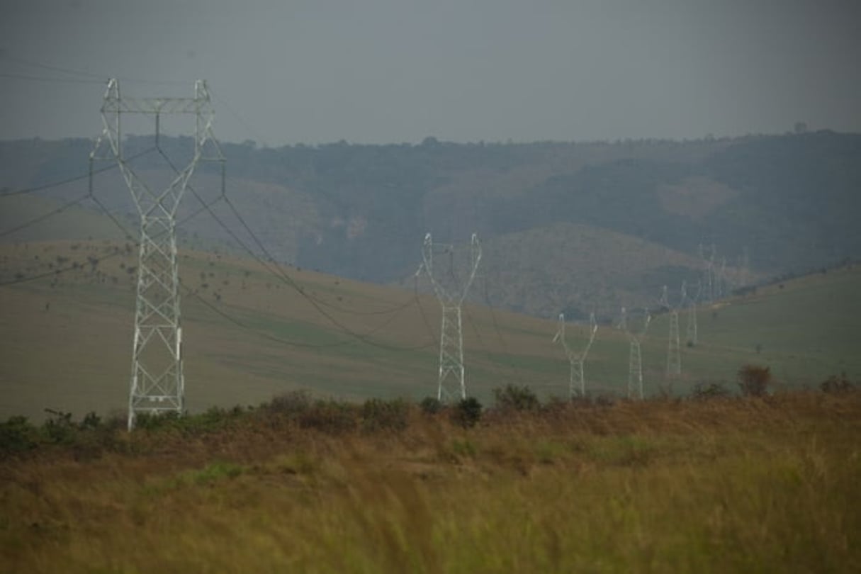 Pylônes électriques au Congo-Brazzaville. © Antonin Borgeaud, Réa