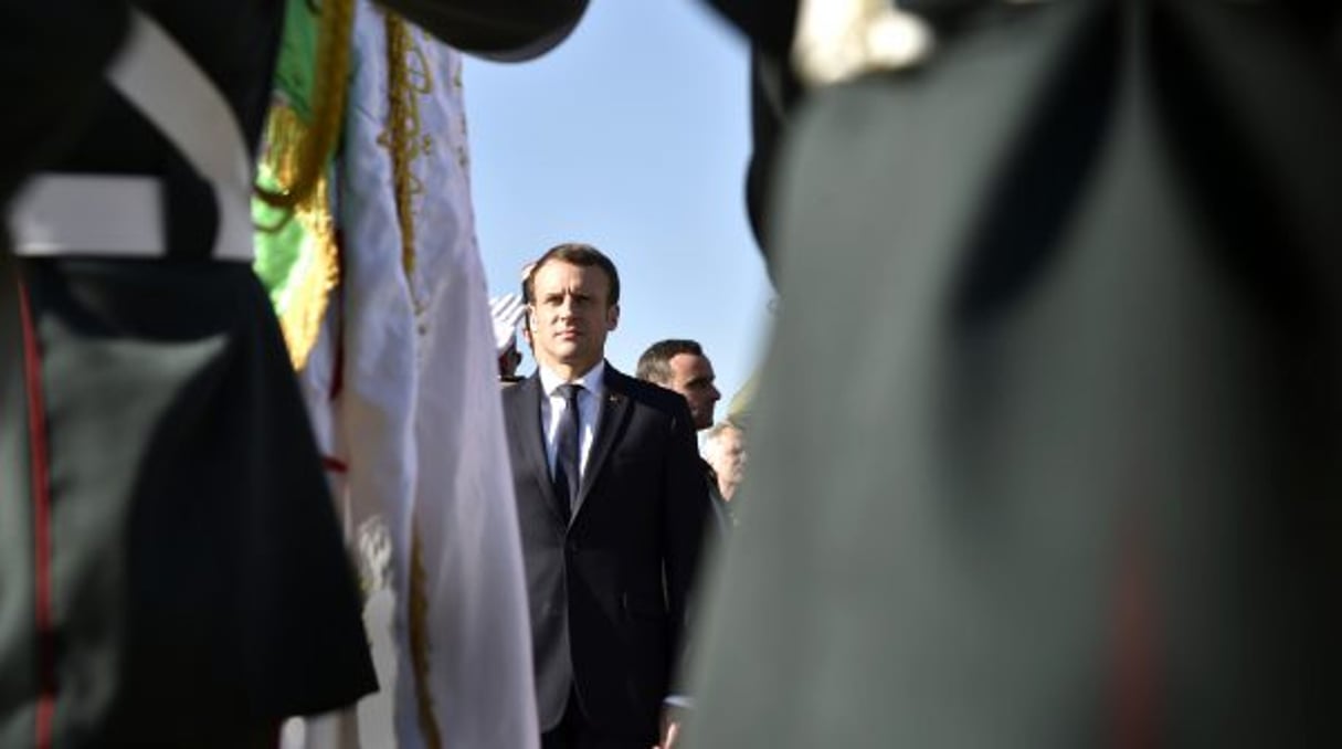 Emmanuel Macron à son arrivée à Alger,le 6 décembre 2017. © ryad kramdi/AFP