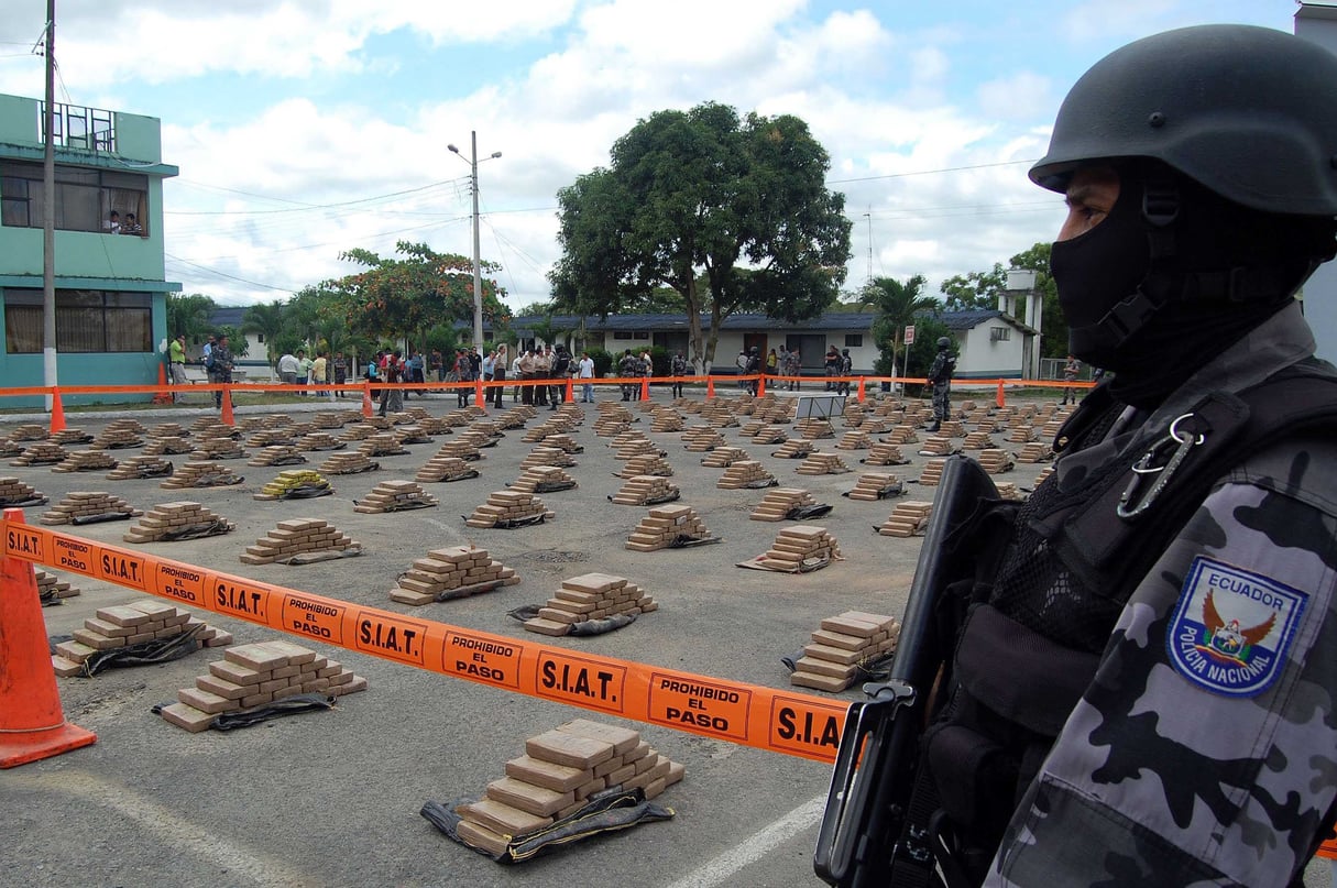 La police expose les drogues saisies à Quito, la capitale de l'Equateur, le 17 août 2009. Six tonnes de cocaïne et quatre suspects avaient été retrouvé à Esmeraldas. &copy; CHINE NOUVELLE/SIPA