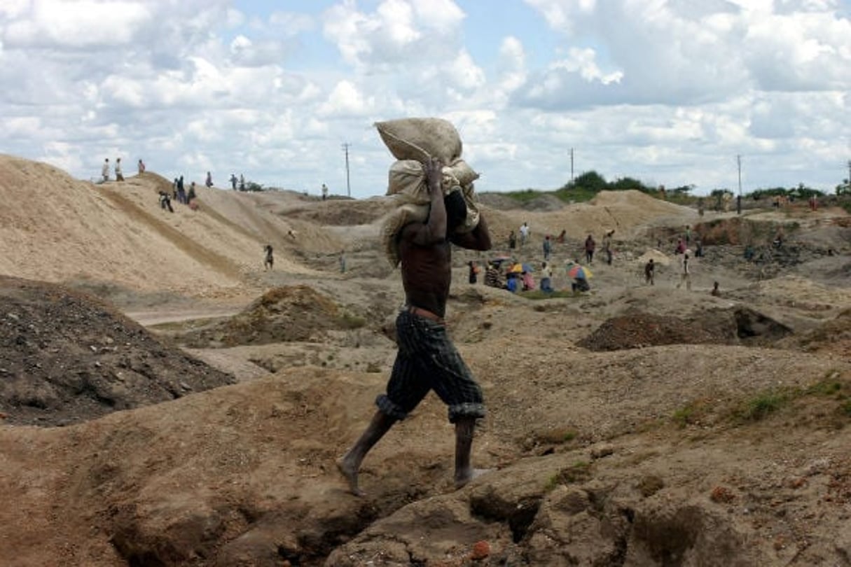 Un ouvrier sur le site d’une mine de cobalt gérée par Gécamines près de Lubumbashi en 2006. (Archives) © REUTERS/David Lewis/Files