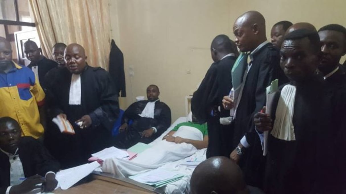 Audience du député de l’UDPR Gecoco Mulumba dans sa chambre d’hôpital. © DR