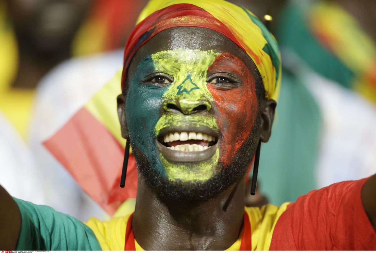 Un supporter sénégalais lors du match de football du Groupe B de la Coupe d’Afrique des Nations entre le Sénégal et le Zimbabwe, au Gabon, le 19 janvier 2017. © Sunday Alamba/AP/SIPA