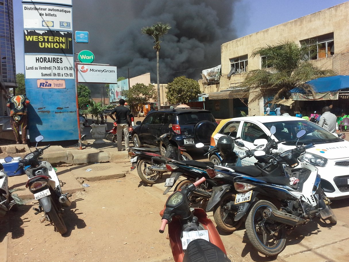 Explosion aux alentours de l'état-major des armées à Ougadougou, au Burkina. &copy; Nadoun Coulibaly