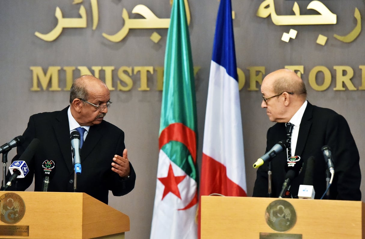 Les ministres algérien et français des Affaires étrangères, Abdelkader Messahel et Jean-Yves Le Drian, lors d’une conférence de presse à Alger, le 13 juin 2017. &copy; RYAD KRAMDI/AFP