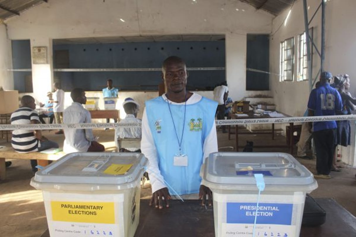Le premier tour des élections générales a eu lieu en Sierra Leone le 7 mars 2018. © Kabba Kargbo/AP/SIPA