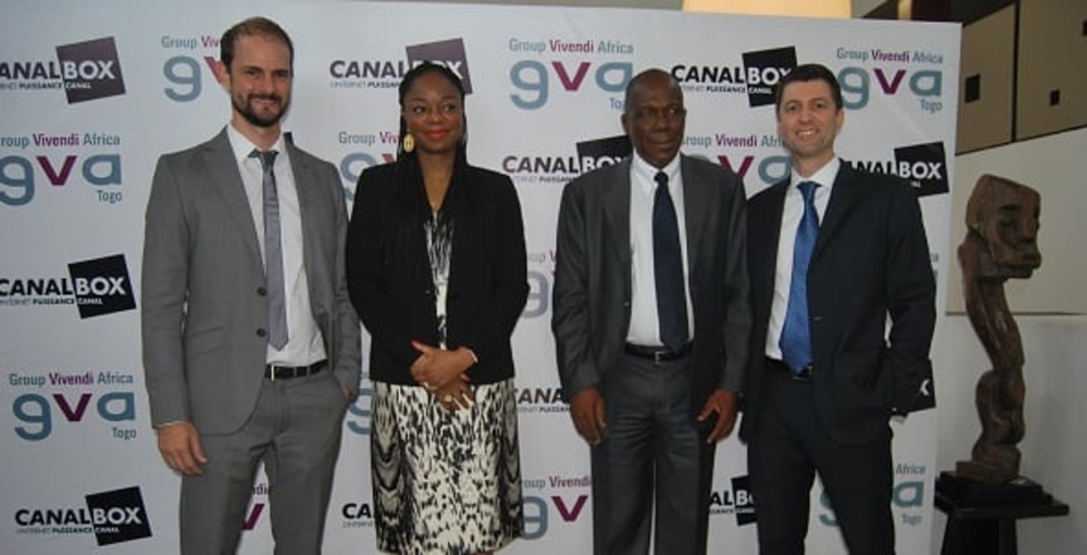 La ministre des Postes et de l’Économie numérique Cina Lawson (2e à gauche) avec les dirigeants de GVA Togo. © Magloire-Angelo Tounou-Akué
