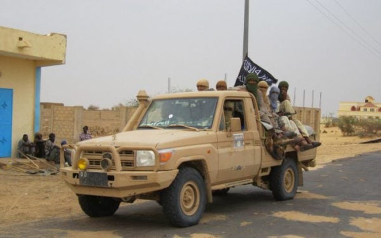 Une voiture du don des USA à l’armée malienne tombée aux mains d’Ansar Eddine © Baba Ahmed pour JA