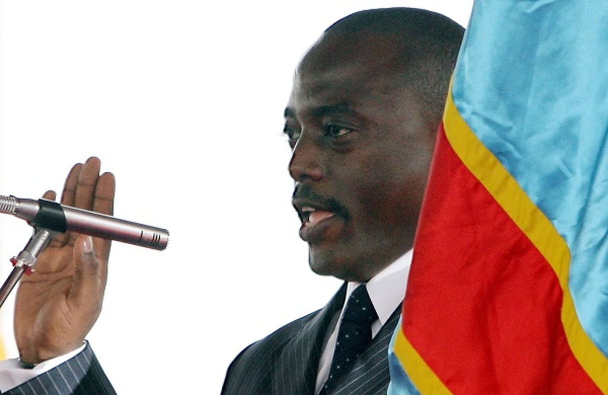 Prestation du serment devant Joseph Kabila, le 6 décembre 2006 à Kinshasa. © Jerome Delay/AP/SIPA