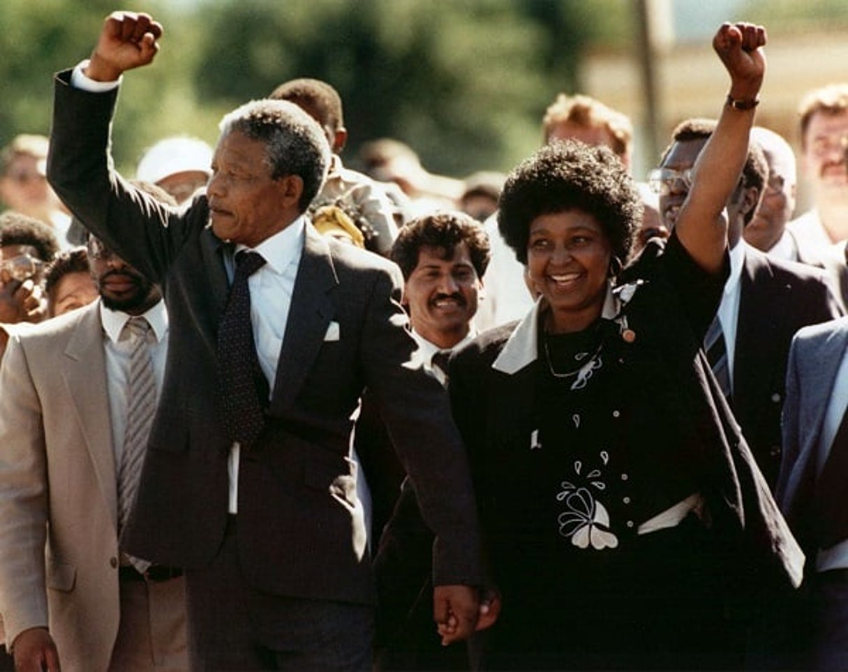 Nelson Mandela et sa femme Winnie, le jour de sa libération après 27 ans de détention le 11 février 1990.. © Greg English/AP/SIPA