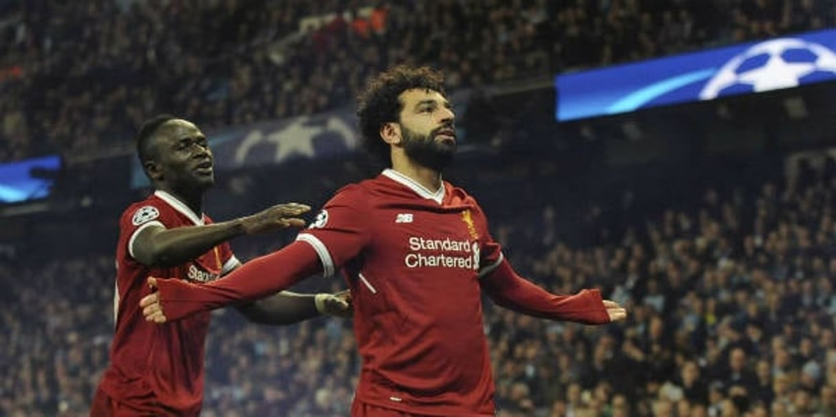 Mohamed Salah célèbre avec Sadio Mané (g.) le but de l’égalisation de Liverpool avant la victoire contre Manchester City, en match retour de quart de finale de la Ligue des Champions, le 10 avril 2018 à Manchester. © Rui Vieira/AP/SIPA