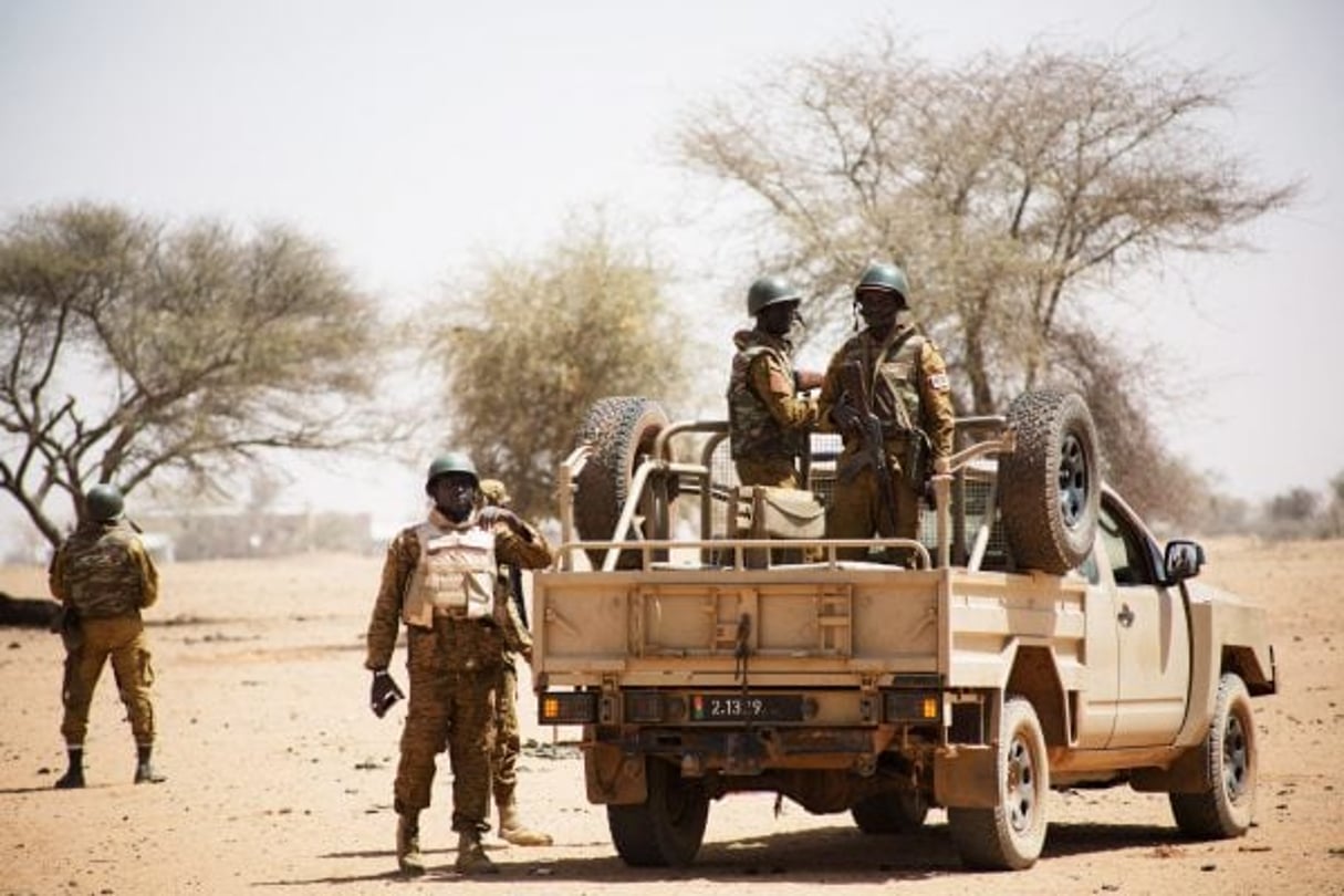 Patrouille des Forces armées nationales (FAN) burkinabè, à la frontière malienne. © Sophie Garcia | hanslucas.com