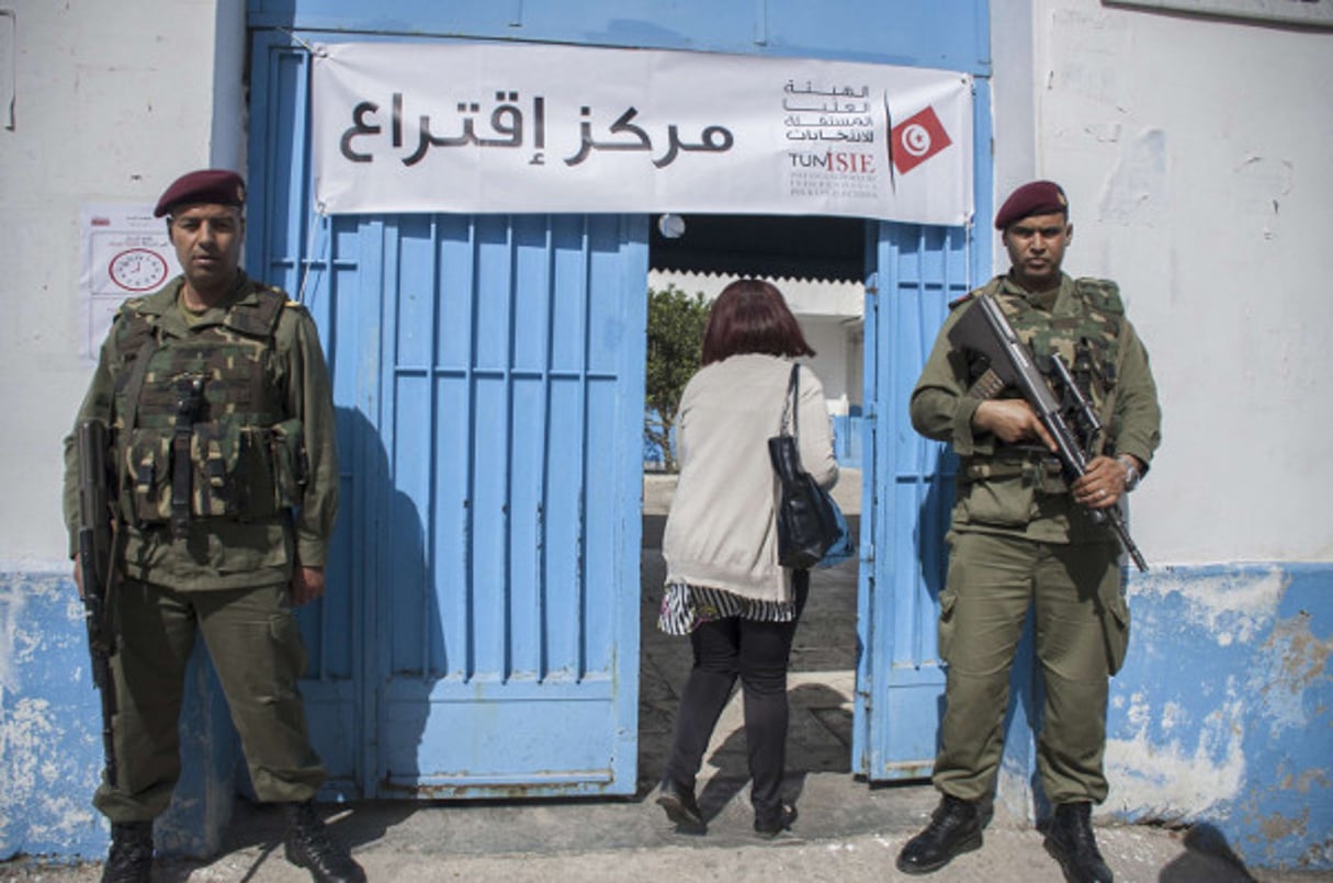 Pour la première fois depuis la chute de Ben Ali, les militaires et les sécuritaires ont voté aux élections municipales le 29 avril 2018. © Hassene Dridi/AP/SIPA