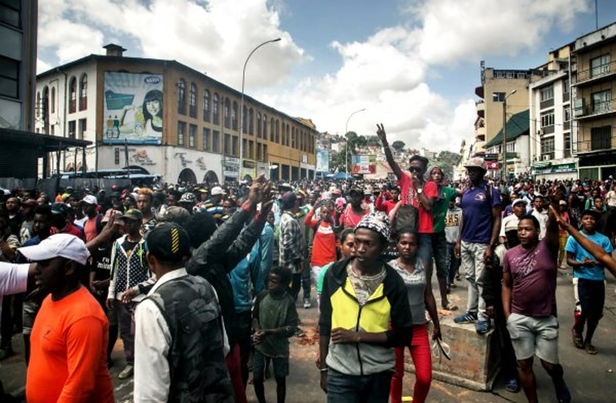 Rassemblement sur la place du 13-Mai, deux jours après les manifestations meurtrières du 21 avril dernier à Antananarivo. © RIJASOLO/AFP