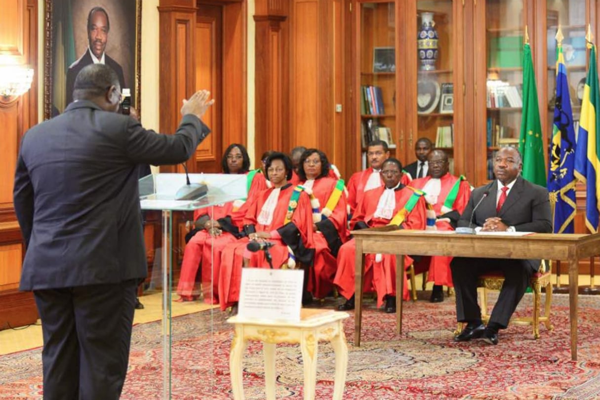 Lors de la prestation de serment du gouvernement gabonais, devant le président Ali Bongo Ondimba, le 7 mai 2018 à Libreville. © DR / Présidence Gabon / Ike Ngouoni