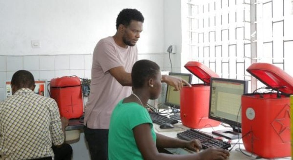 Sename Koffi Agbodjinou (Togo), architecte et createur du Woelab, incubateur de start-up à Lomé. © Apresent pour JA