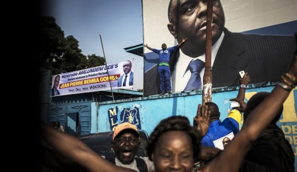 Le 8 juin, au siège du MLC, à Kinshasa, les partisans de Jean-Pierre Bemba exultent. © JOHN WESSELS/AFP