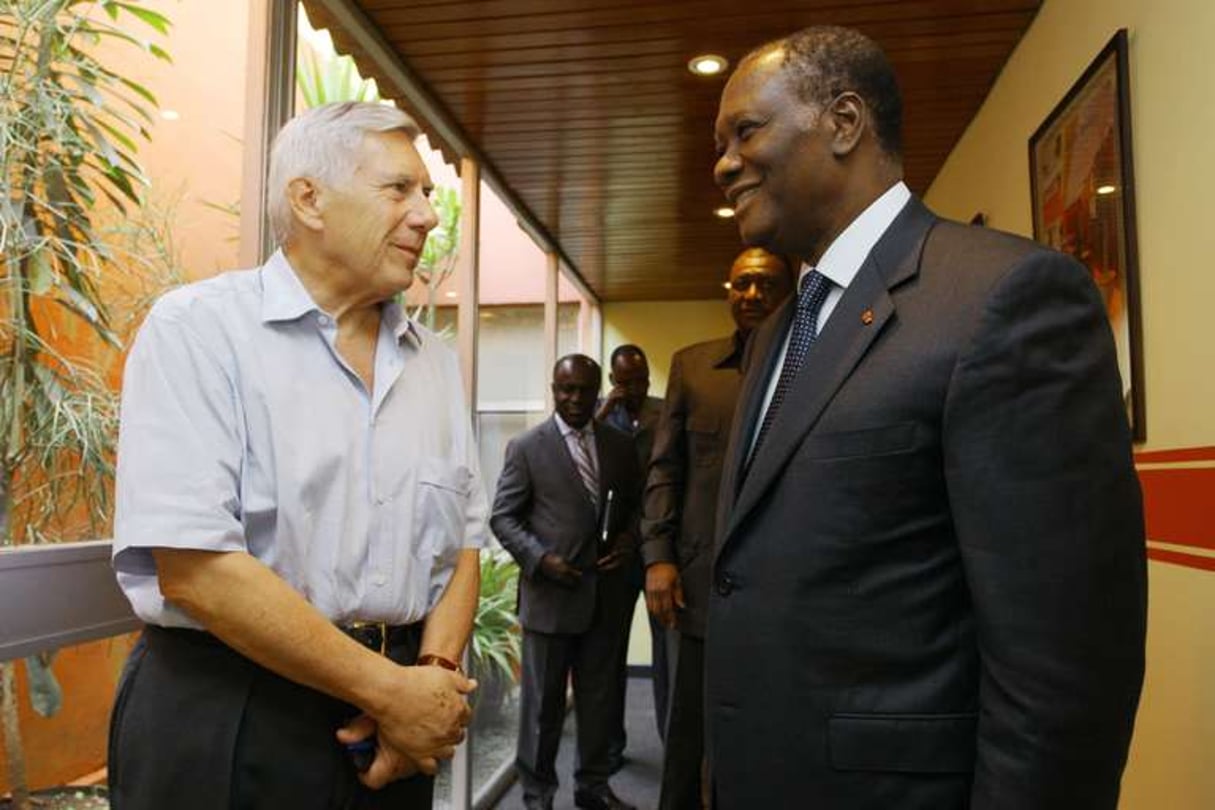 Alassane Ouattara  avec Jean-Marc Simon,  à Abidjan, en 2011. © AFP