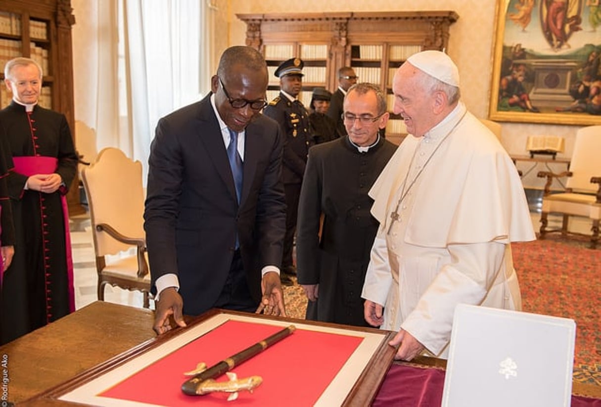 Patrice Talon, président du Bénin, avec le pape François, lors de sa vite au Vatican le 18 mai 2018. © DR / Présidence de la République du Bénin.