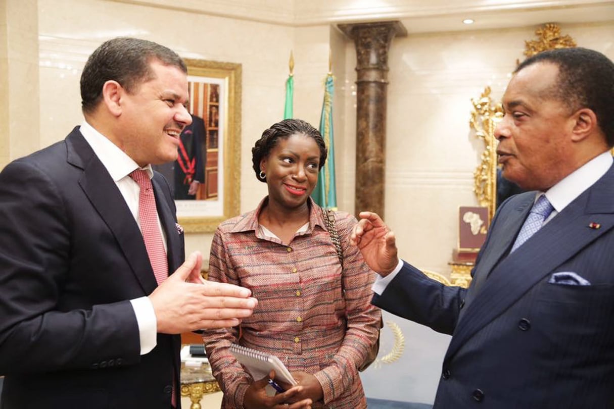 Abdulhamid Dabaiba (à g.) avec Denis Sassou Nguesso, le président congolais, lors d’une réunion sur la Libye, à Brazzaville, en septembre 2017. © theobservatory