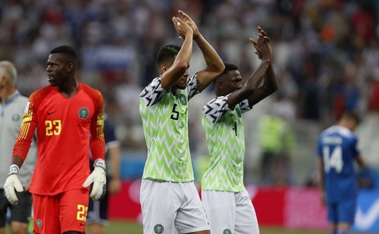 Les joueurs nigérians fêtent leur victoire face à l’Islande, le 22 juin 2018. © Darko Vojinovic/AP/SIPA