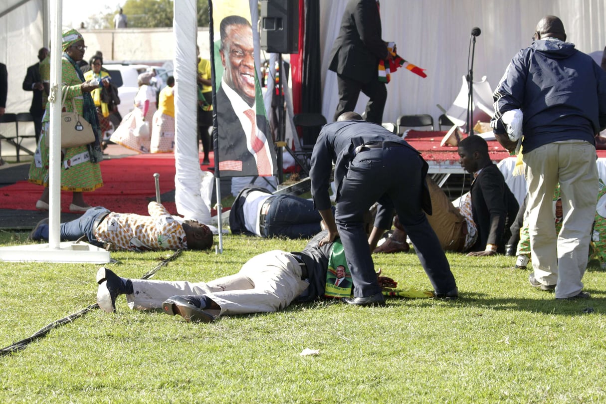 Des blessés après une explosion lors du meeting de Emmerson Mnangagwa le 23 juin à Bulawayo. © AP/SIPA
