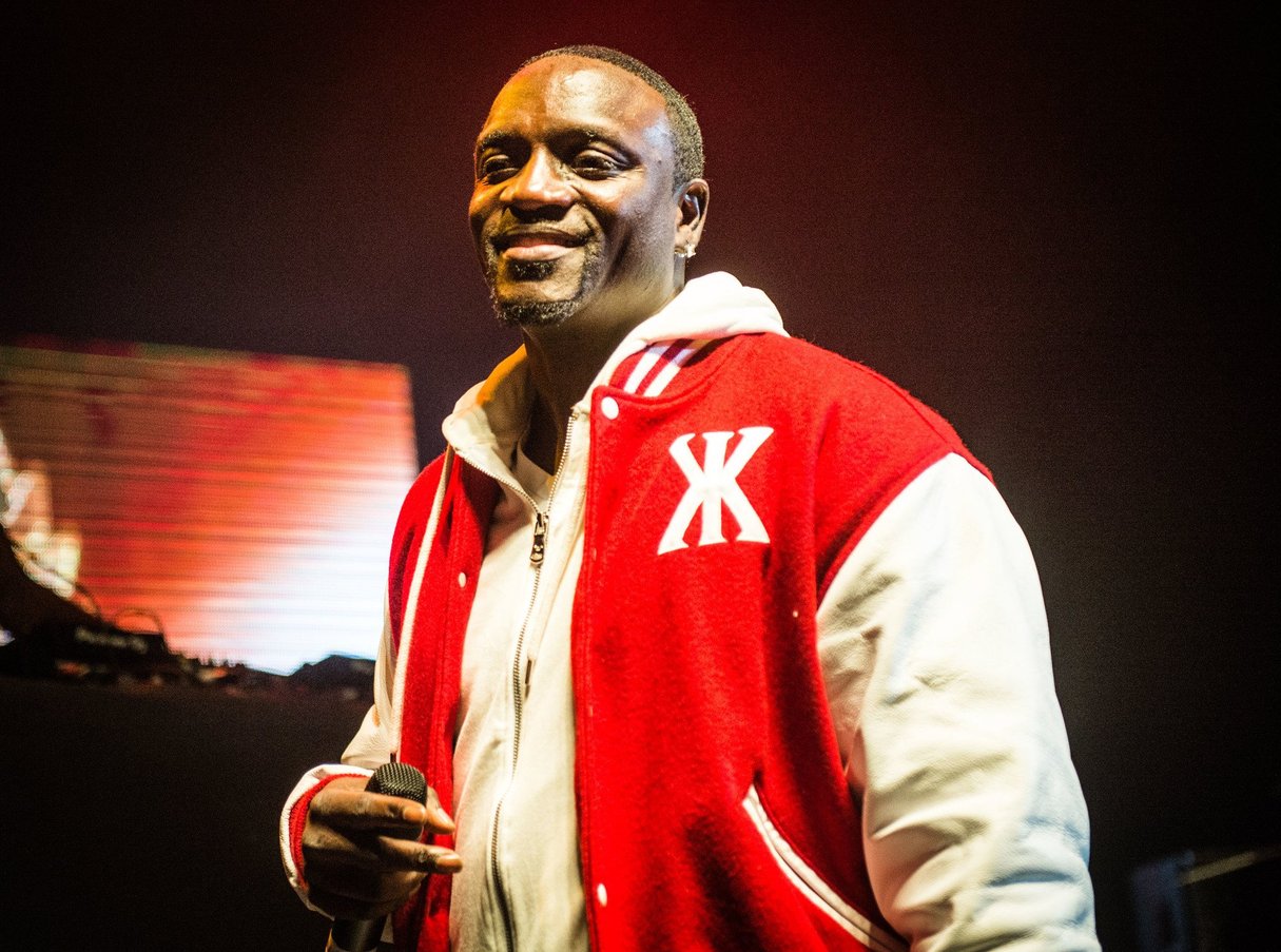 Akon, sur scène le 31 octobre 2017 à Londres, en Angleterre. © Ollie Millington/WireImage/Getty