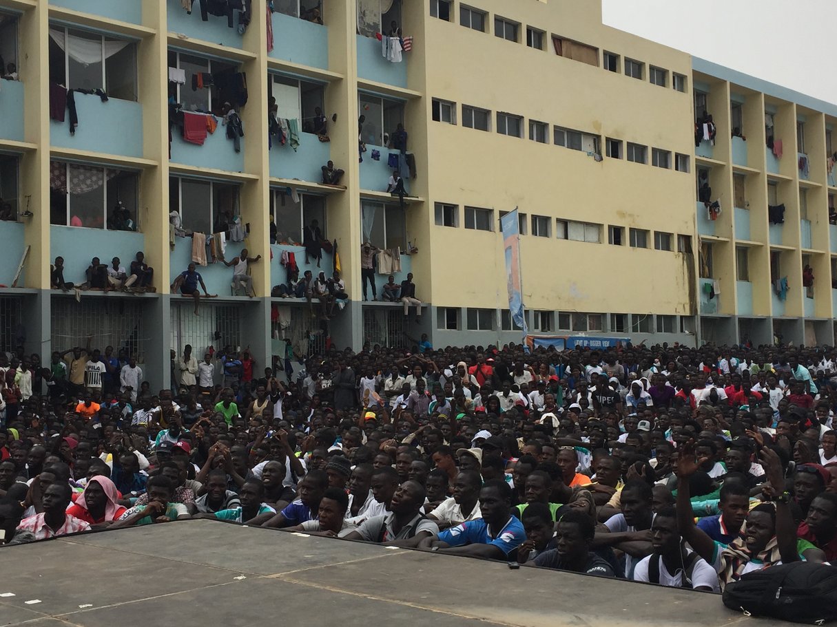 Les étudiants de l’université Cheikh Anta Diop (UCAD) durant le Mondial 2018. &copy; Manon Laplace pour JA