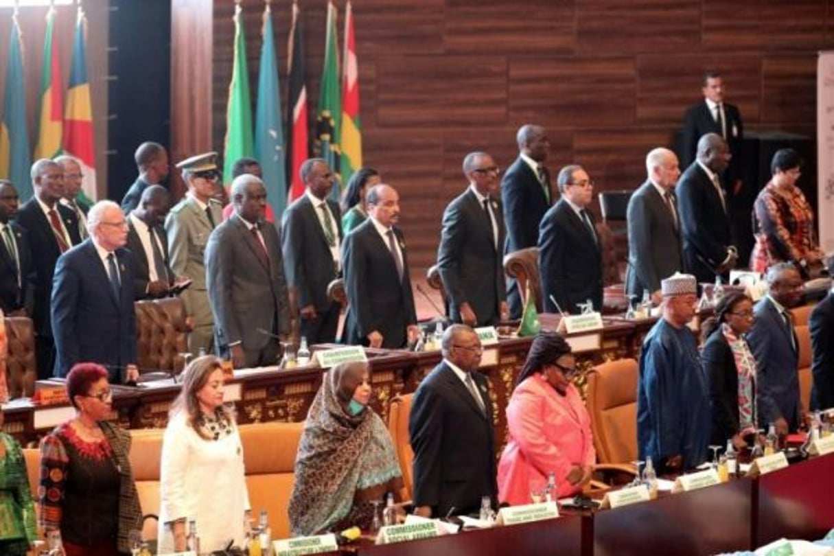Moussa Faki (2e à gauche), président de la Commission de l’UA, le président de Mauritanie Mohamed Ould Abdel Aziz (3e à droite 2e rang), président du Rwanda (4e à gauche), Paul Kagame lors du sommet de l’Union africaine le 1er juillet 2018. © Ahmed OULD MOHAMED OULD ELHADJ / AFP