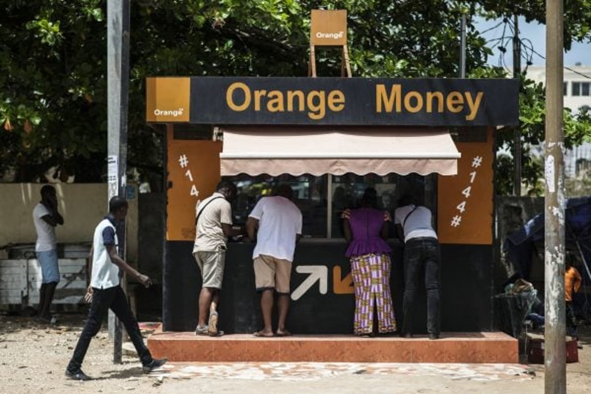 Un kiosque dans le quartier des Almadies, à Dakar. © Sylvain Cherkaoui pour Ja