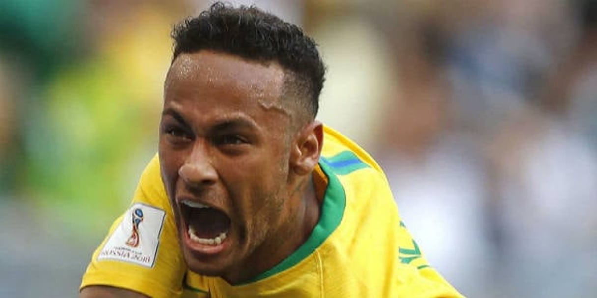 L’attaquant brésilien Neymar célèbre un but contre le Mexique, le 3 juillet, lors du Mondial 2018 en Russie. © Frank Augstein/AP/SIPA