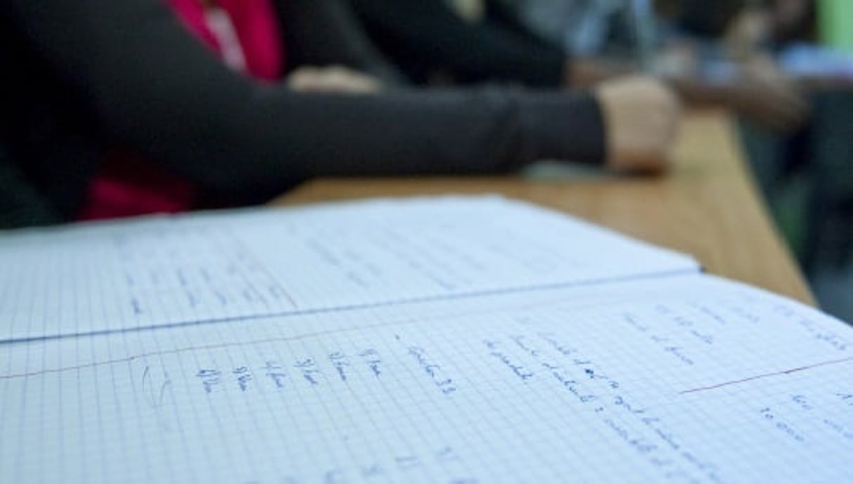 Le cahier de cours d’un étudiant de l’Esca, à Casablanca. © Hassan OUAZZANI Pour Jeune Afrique