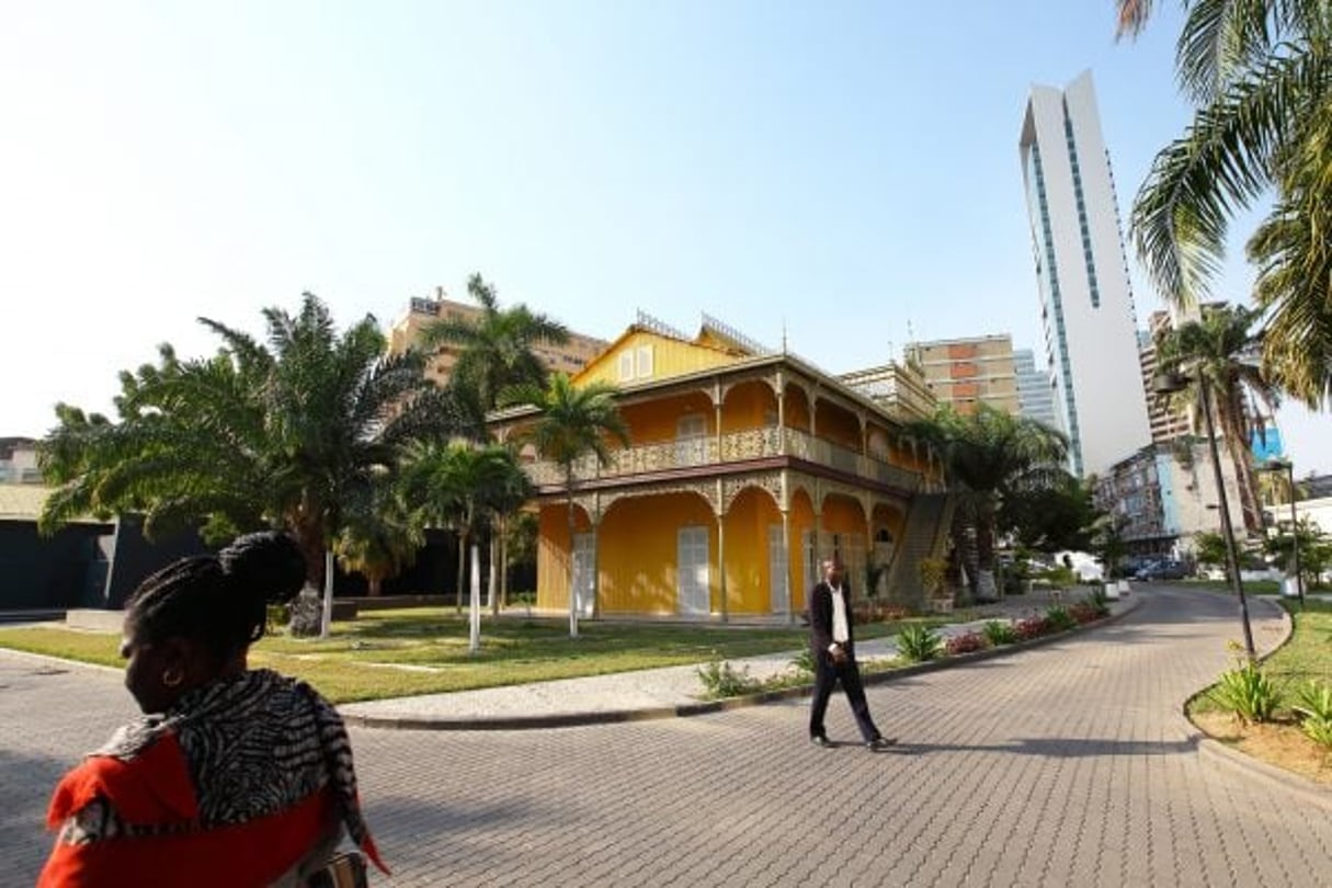 Le bâtiment, situé au centre de la capitale, a été aménagé pour accueillir des accrochages temporaires. © Bruno Fonseca pour ja