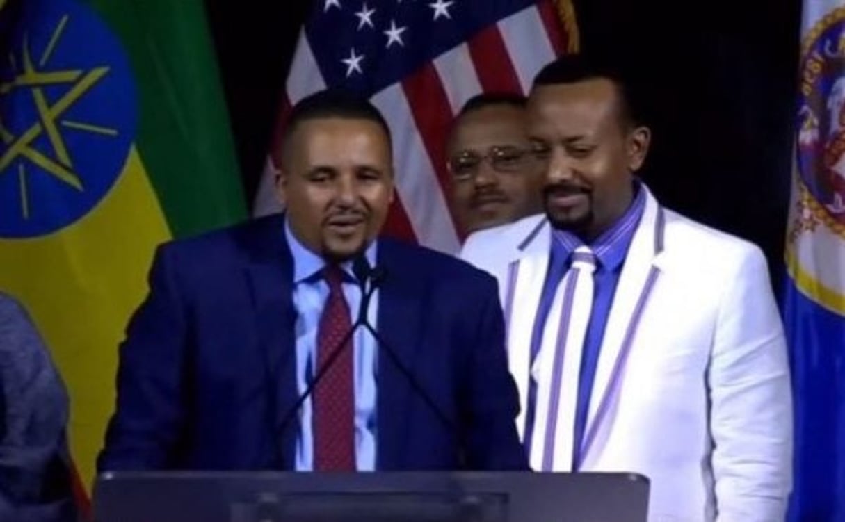 Jawar Mohammed (g.) avec le Premier ministre Abiy Ahmed, à Minneapolis, le 31 juillet. © Capture d’écran – Youtube