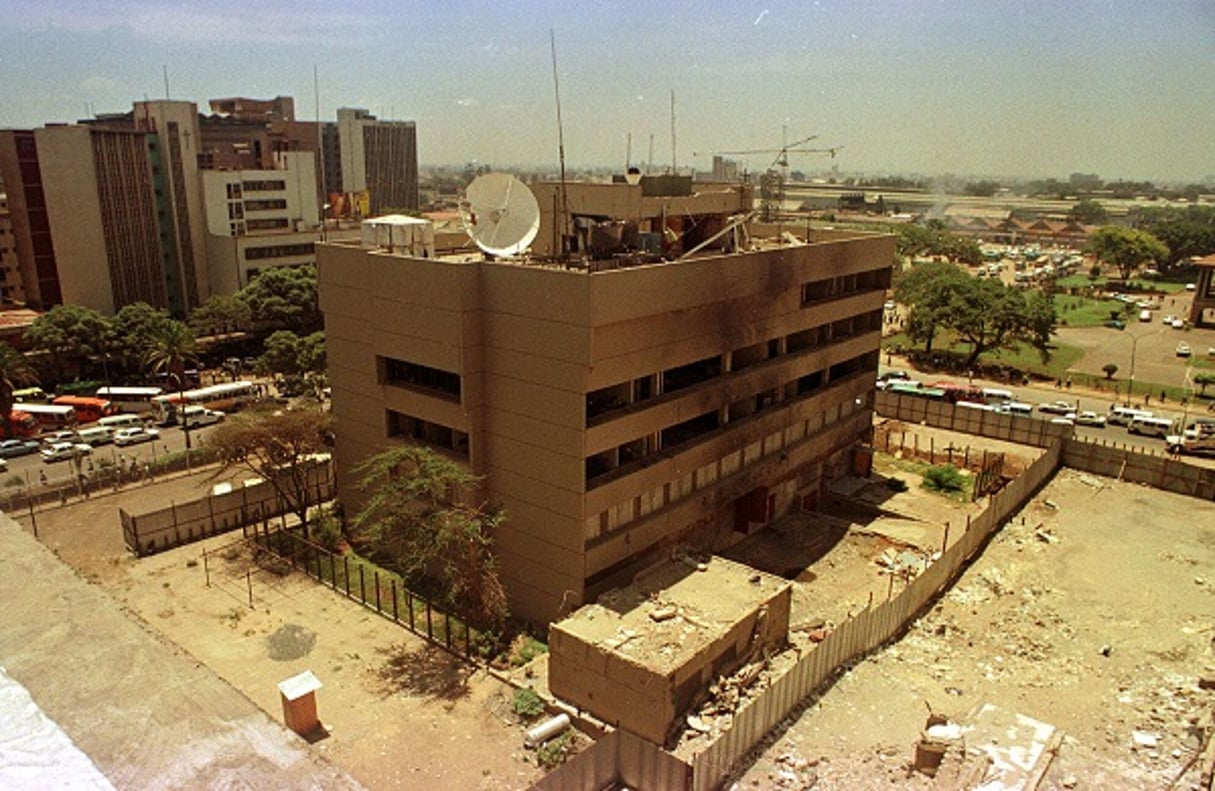 L’ambassade américaine au Kenya, quelques mois après les attentats – le bâtiment a depuis été détruit pour laisser place à un mémorial. © Khalil Senosi/AP/SIPA