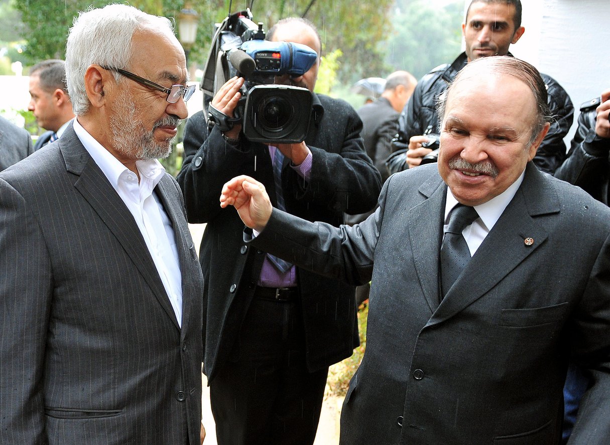 Rached Ghannouchi en compagnie du président algérien, Abdelaziz Bouteflika, en 2011. © farouk batiche/AFP