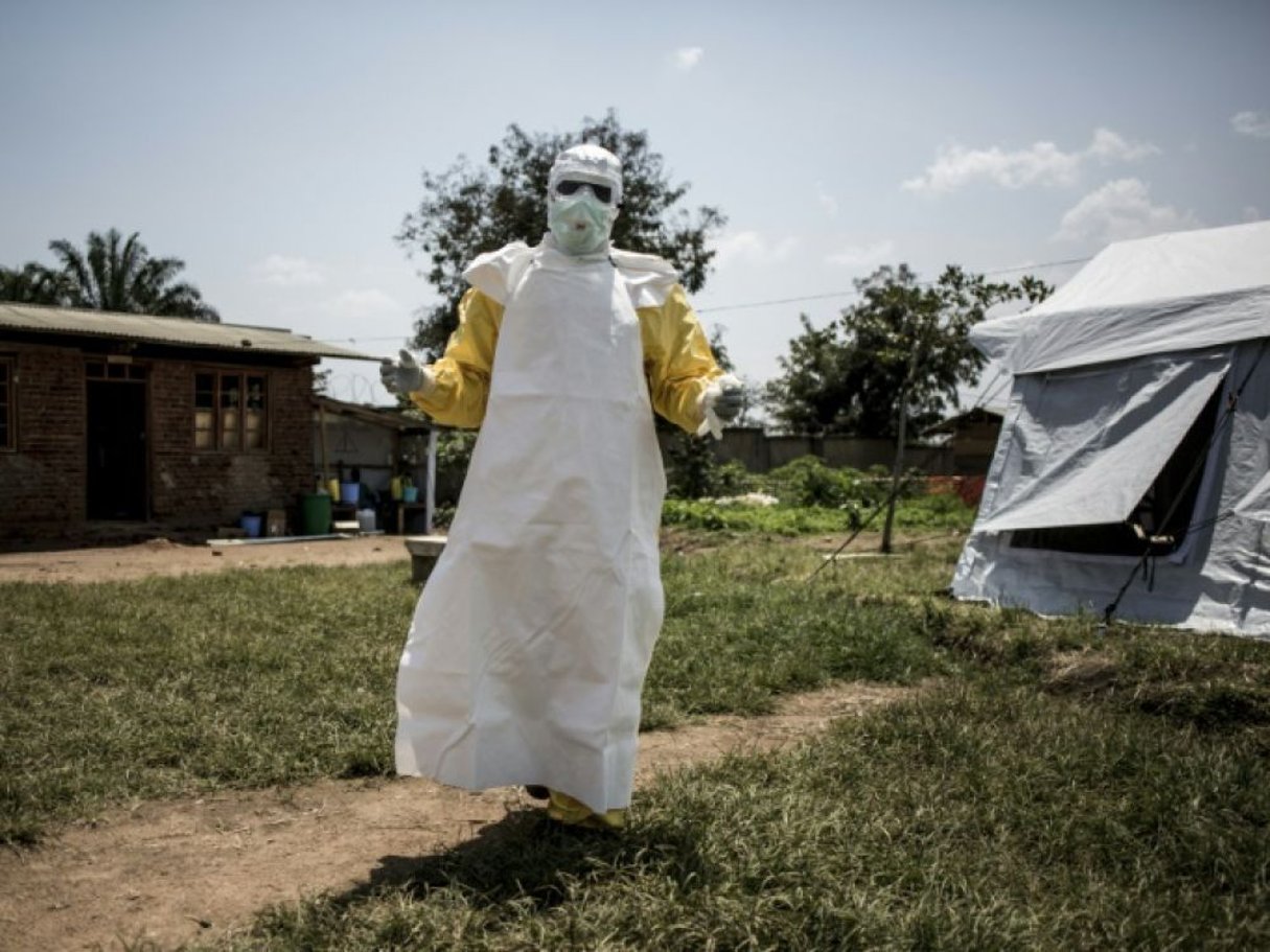 Un membre du personnel sanitaire mobilisé contre l’Ebola le 11 août 2018, à Beni, en RDC. © AFP – JOHN WESSELS