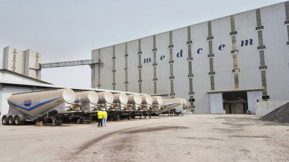 La cimenterie Medcem, dans la zone portuaire de Douala, aura nécessité un investissement de plus de 20 milliards de F CFA. © CEMTECH Global