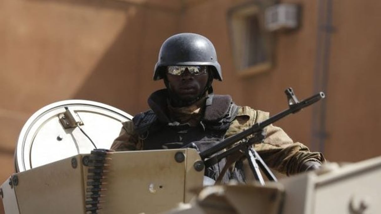 Un soldat burkinabè, à Ouagadougou, au Burkina Faso, le18 janvier 2016 (image d’illustration) © Sunday Alamba/AP/SIPA