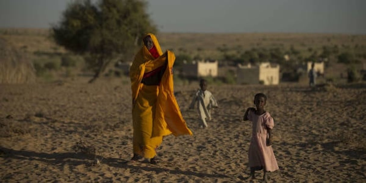Une femme et ses enfants à Louri, au Tchad, le 1er novembre 2012. © Rebecca Blackwell/AP/SIPA