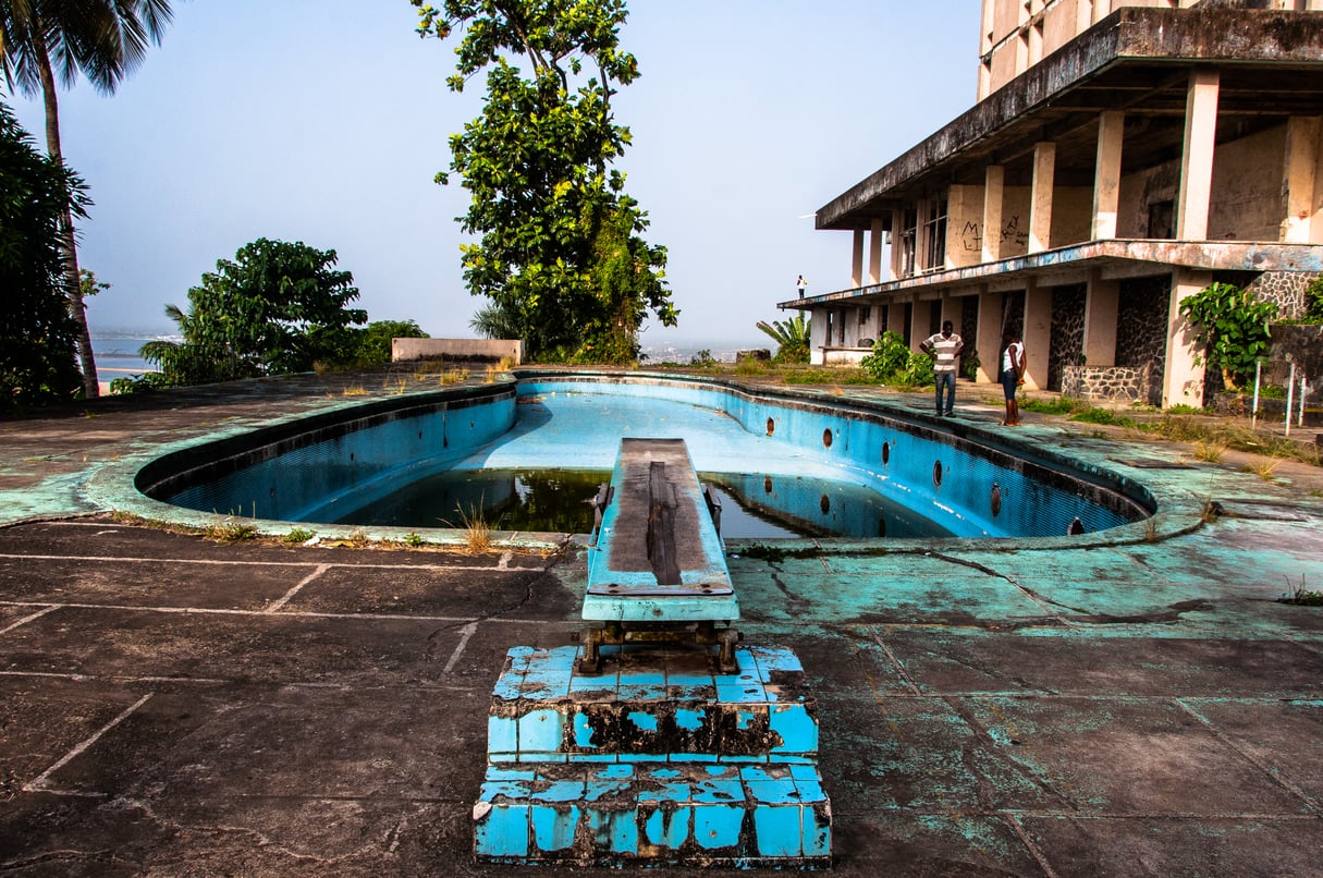 La piscine de l'hôtel Ducor au Liberia. &copy; Wikimedia Commons/Mark Fischer